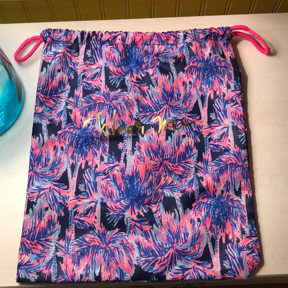 Lilly Pulitzer Handbags - Lilly Pulitzer drawstring bag